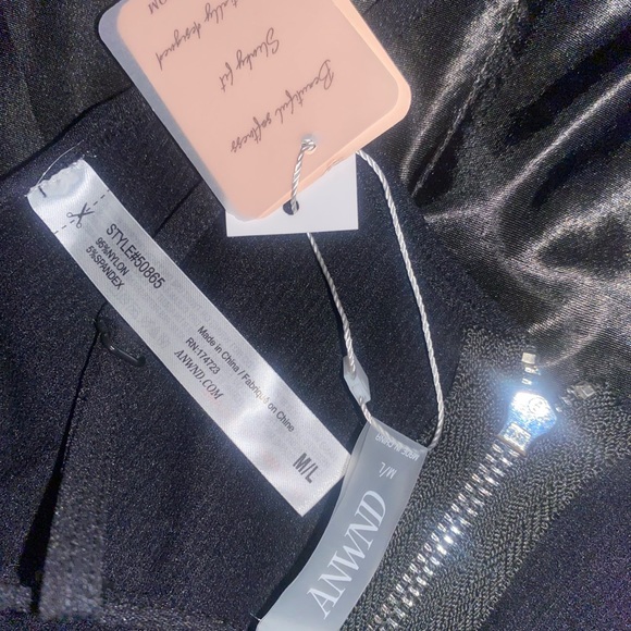 NWT Ring Zipper Ribbed Crop - Picture 2 of 2